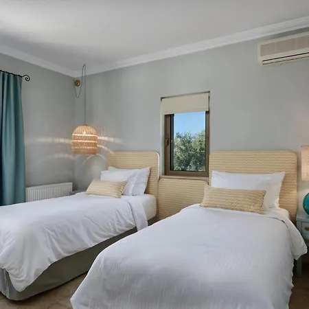 Grand Lefkada - 3 Bedrooms - Kaladika - Stunning Sea Views - Well Furnished *