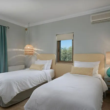 Grand Lefkada - 3 Bedrooms - Kaladika - Stunning Sea Views - Well Furnished Villa Tsoukaladhes